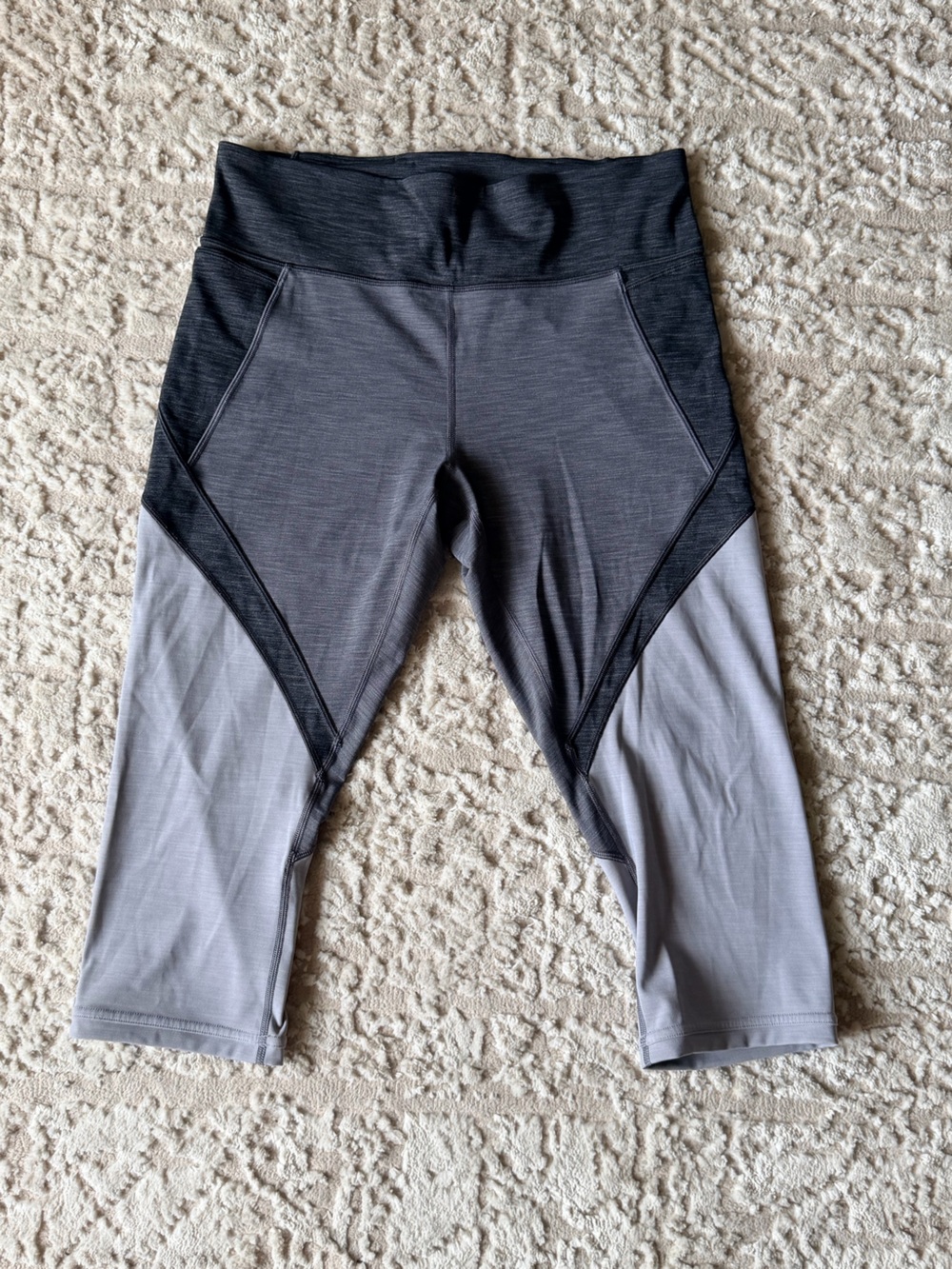 NWOT lululemon athletica Two-Tone Gray & Dark Gray Cropped Leggings